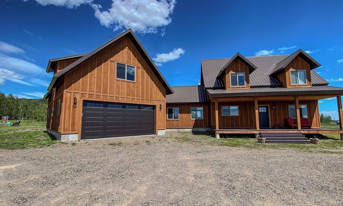 Island Park Cabina | Teton View Ranch with newly installed hot tub!