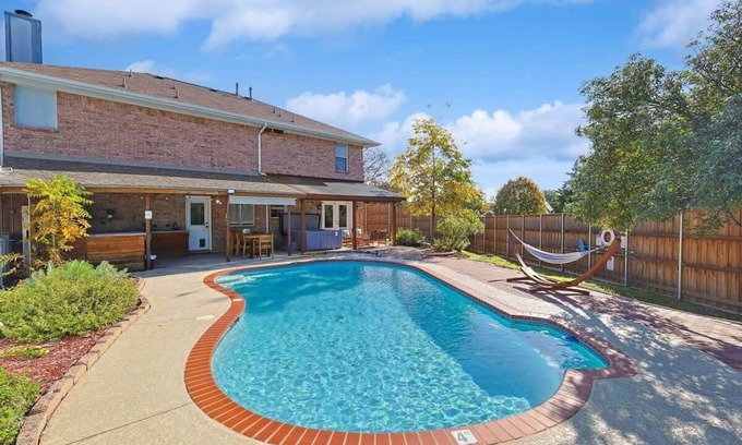 Rowlett Casa | Texan 5/3 Oasis - Hot tub, Pool, Cinema Room