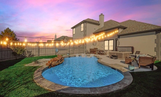 Rowlett Casa | Texan Sunny Oasis, 5 BED, Private Pool, Hot tub