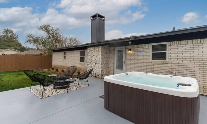 North Richland Hills Casa | Texas Designer Home with Private Hot Tub and Pool!