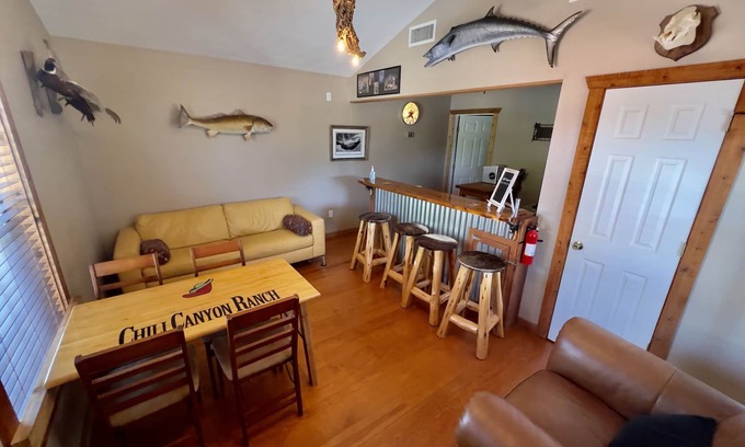 Utopia Cabina | Texas Hill Country getaway in Seco Mountains