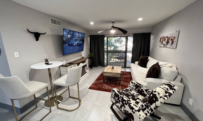 Walden on Lake Conroe Condominio | Texas Lake Life is Condo on Lake Conroe with a Texas style! Steps away from lake