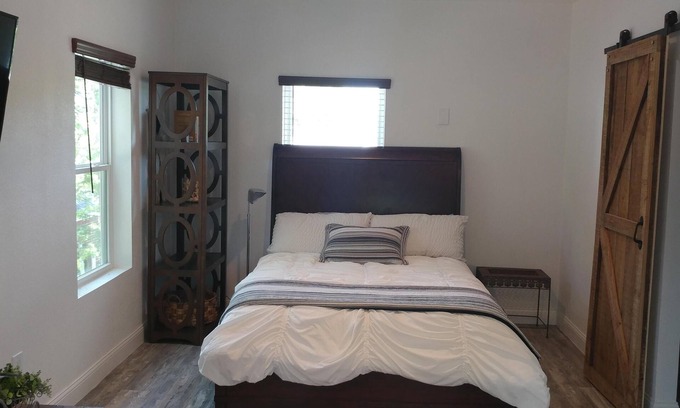 McKinney Apartamento | Texas Loft es un apartamento de eficiencia en el estudio de arriba