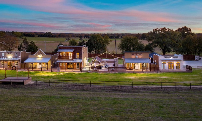 Canton Casa | Texas Tombstone, your private town