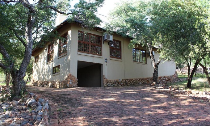 Madibeng Cabina | Thabaledi Game Lodge