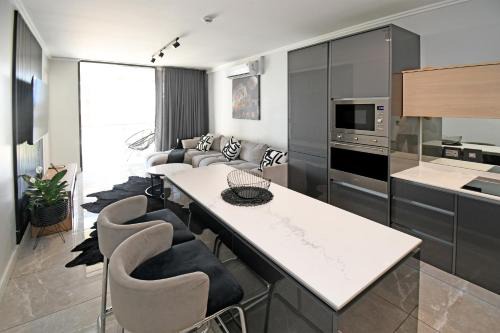 Greater Johannesburg Metropolitan Area Apartamento | Thango Res Ellipse Waterfall.