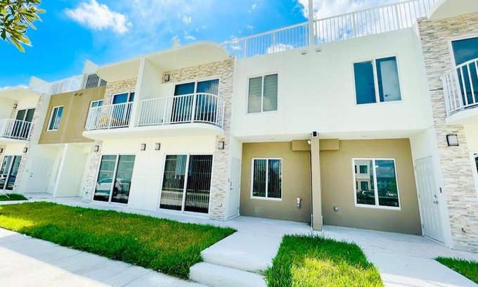 Naranja Casa | BACK TO SCHOOL PROMO! SKY TERRACE 3 FLOORS NEW Home BY MIA!