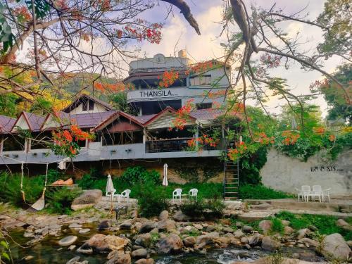 Ranong Cama Y Desayuno | THANSILA Resort