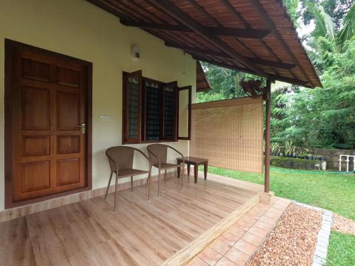 Kumarakom Casa | Tharangini - Riverside Private Bedroom