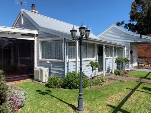 Tooradin Casa | That Seaside Cottage - Fully equipped home, 4 Bedrooms on the foreshore