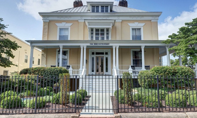 North Downtown Casa | The 200 South Street | Entire Estate (Exclusive Use)