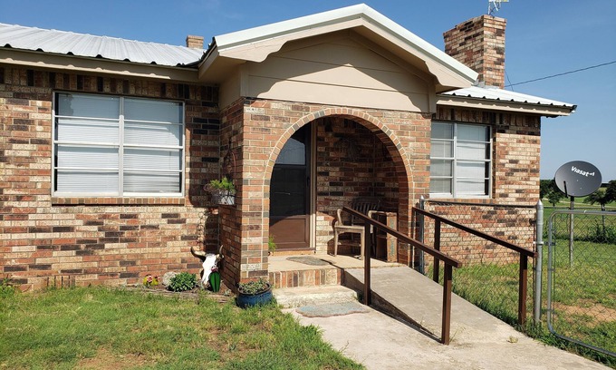 Love County Casa | The 36 House - A comfortable, dog-friendly place escape the city.