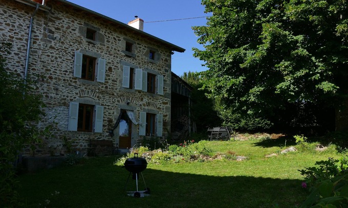 Saint-Sauveur-la-Sagne Casa | EL 46, situado en la D265, no hay vecinos, rodeado de prados y bosques