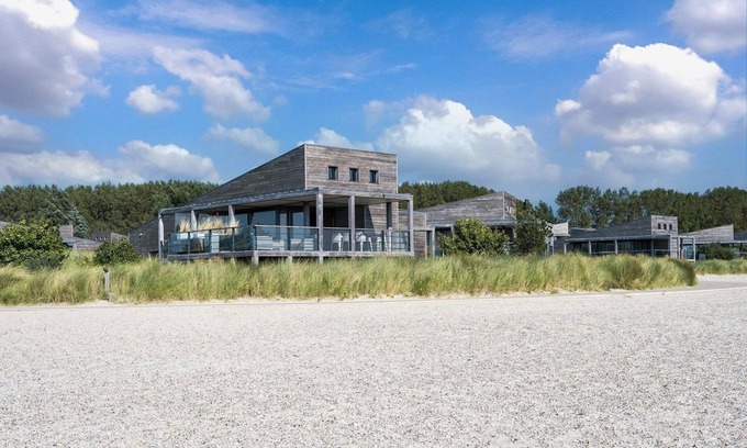 Ouddorp Casa | The 6-person Villa Comfort features a comfortable and stylishly furnished interior, views over the water, perfect for dogs and children.