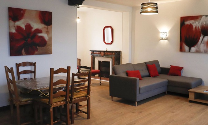 Saint-Georges-des-Groseillers Casa | The 6-poppy house