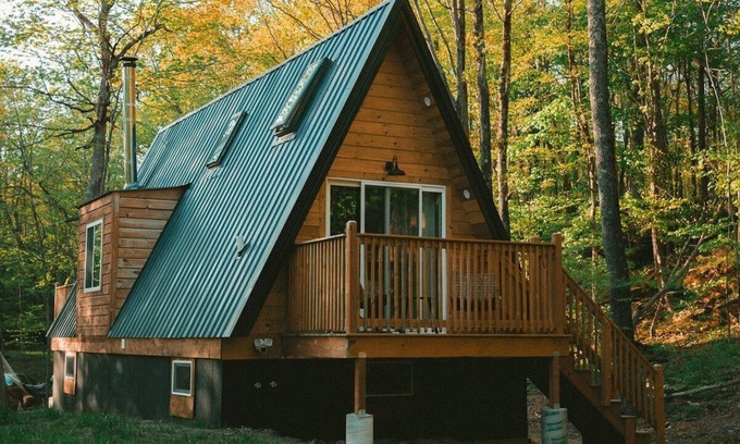 Stamford Cabina | The A-Frame on Pudding Hill - Wood Burning Cedar Hot tub!
