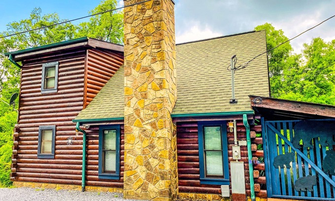 Sevierville Cabina | The Adaha Cabin rustic&cozy at Douglas Lake