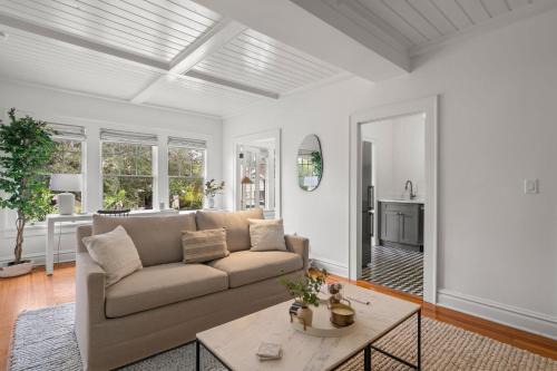 Hyde Park Apartamento | The Adaline Room #8 - Beautiful Hyde Park Apt, 2nd Floor, Steps to Bayshore