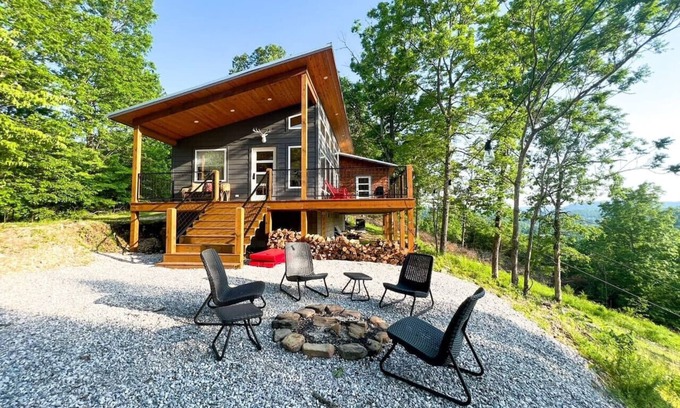Newnata Cabina | The Aerie ~ A Modern Retreat at Double Bridges