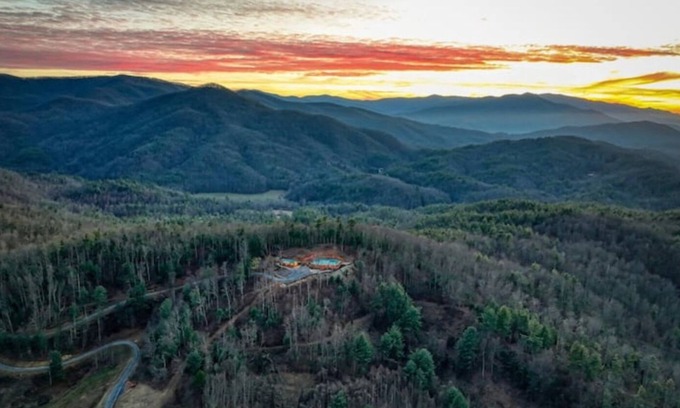 Del Rio Casa | The Aerie House + Bear's Den Cabin @ Bull Mountain