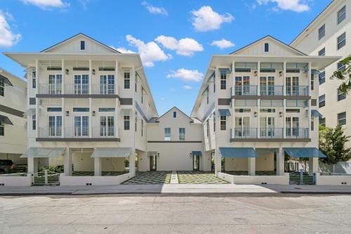 Clearwater Beach Casa | The Akoya & Pearl Houses at the Gemma - 2 Homes with Private Pools Just Steps to Clearwater Beach