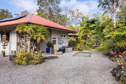 Volcano Casa | The Alala at Stained Glass Cottages