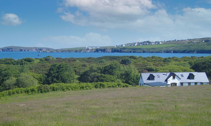 Cardigan Cabaña | The Alders, holiday property Poppit Sands, Sleeps 10, 5 bedrooms, bathrooms