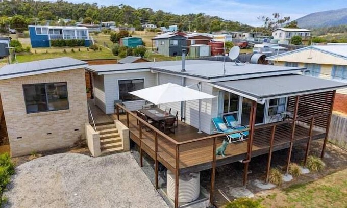 Kingborough Casa | 'The Alonnah' Beach House - Main House Only