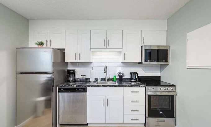 Collingwood Apartamento | The Alpine - Central Collingwood Condo