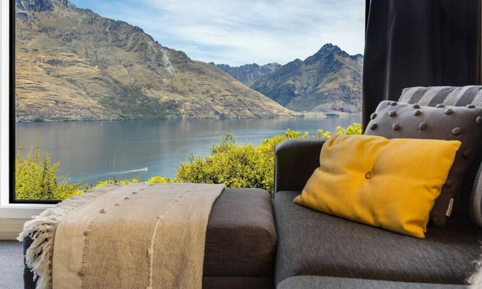 Sunshine Bay Casa | The Alpine - Close to Central Queenstown