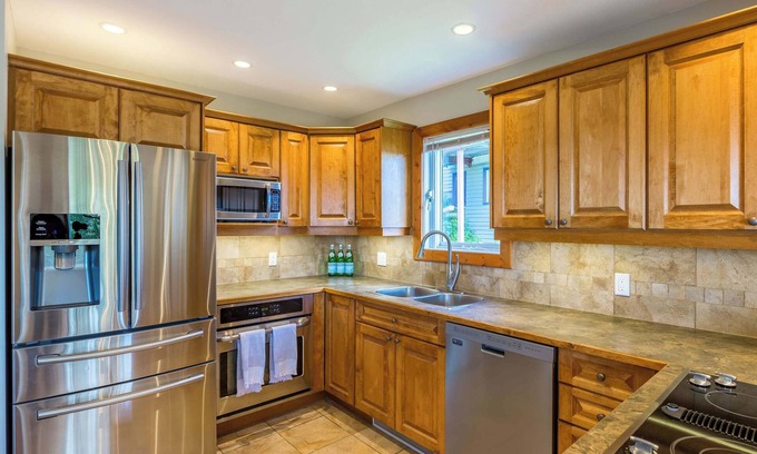 Silver Star Mountain Cabina | The Alpine I Hot Tub |Patio & BBQ I Ski-in Ski-Out