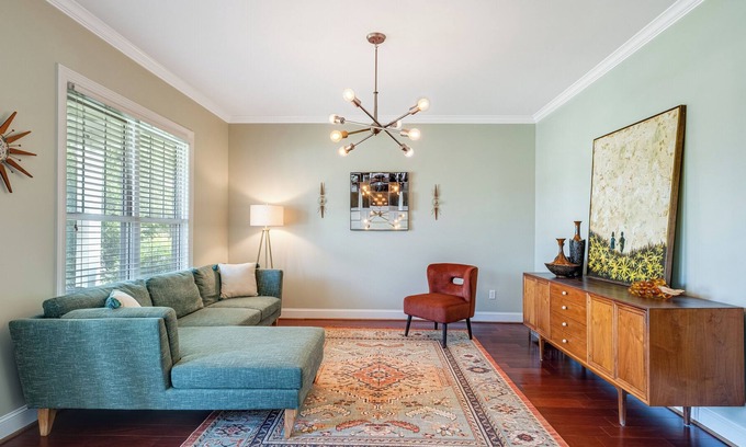 Hope Gardens Apartamento | The Alwin - Hot Tub & Amazing Nearby Restaurants