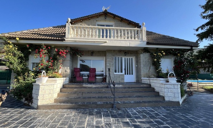 Arguis Villa | LAS AMAPOLAS