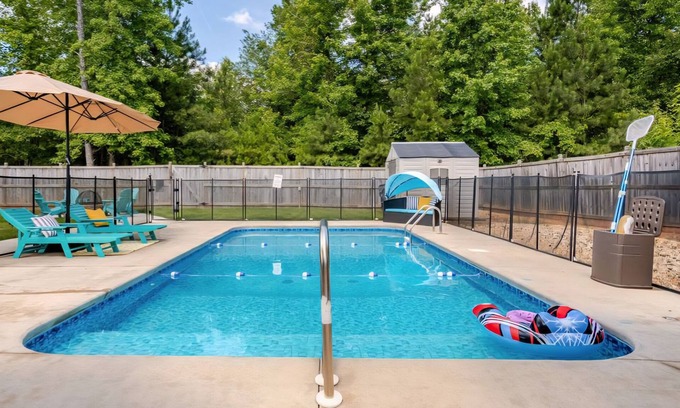 Winston Casa | The Amaris: Private Pool, Fire Pit, Near Golf