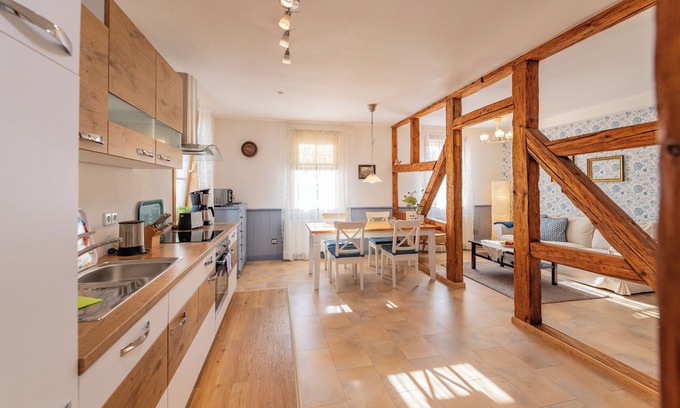 Bad Liebenstein Apartamento | The Amtsstube - Stylish living with historical charm