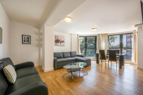 St. Pancras and Somers Town Apartamento | The Anarchist - Camden - by Frankie Says