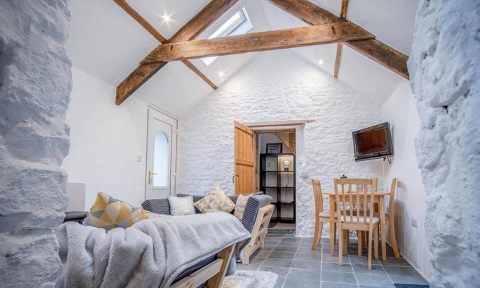 Castlemartin Casa | The Anchor Light - 1 Bed - Freshwest Beach Retreat