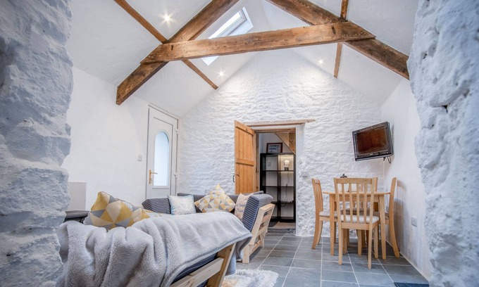 Castlemartin Cabaña | The Anchor Light - 1 Bed - Freshwest Beach Retreat