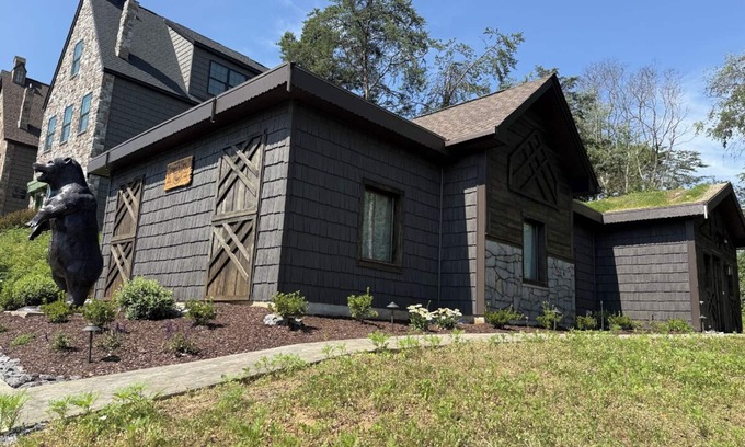 Kodak Cabina | Unique 3BD Themed Home! Hot Tub + Fire pit + GAMES