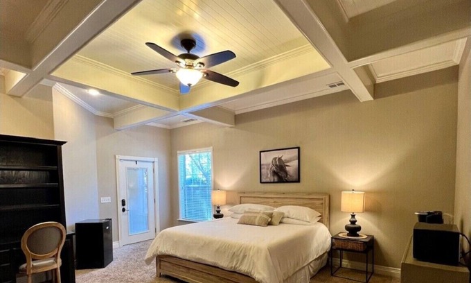 Clovis Casa | Upscale private bedroom on Candy Cane Lane