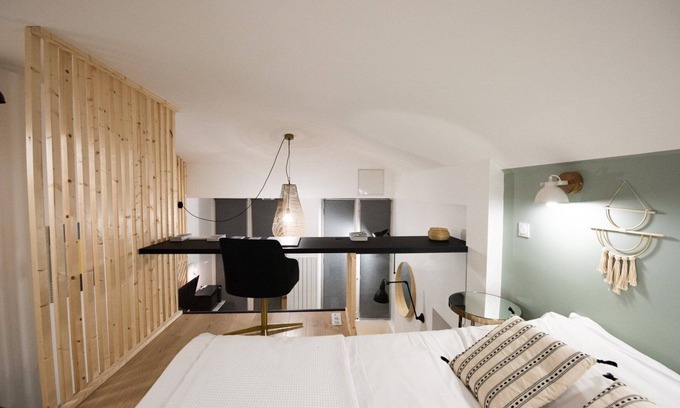 Griffon - Royale Apartamento | The Andre Duplex - Cosy & modern studio Terreaux