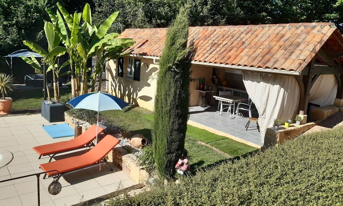 Sarlat-la-Caneda Apartamento | The annex, in the owner's home, is independent, quiet, restful and green.