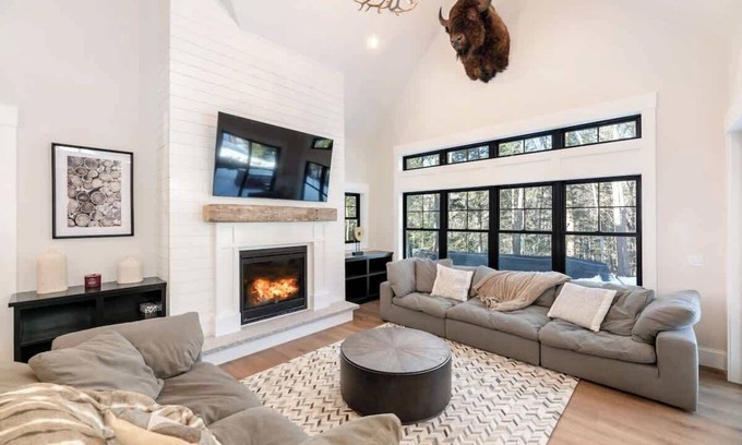 Lincoln Casa | The Après Ski Hideaway
