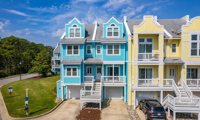 Bermuda Bay Casa | The Aquamarine-Family-friendly home w/community pool near beach and restaurants!