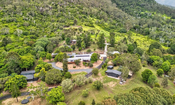 Mount Archer Cabina | The Archer Retreat – Ideal for Large Groups, DIY Events & Unforgettable Stays