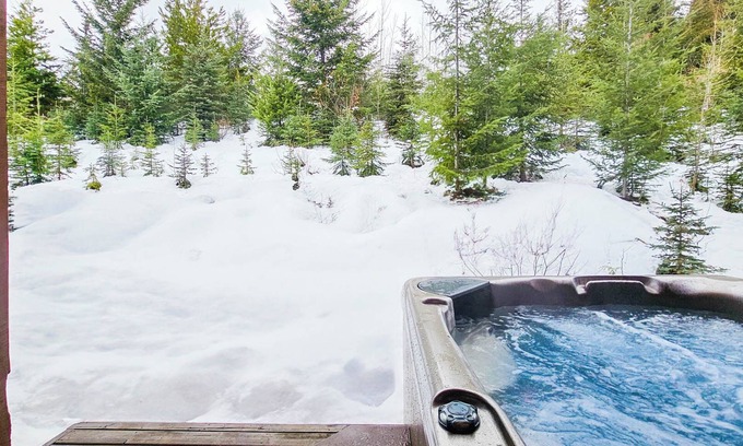 Golden Casa | The Arte: 3-bedroom mountain townhouse with hot tub