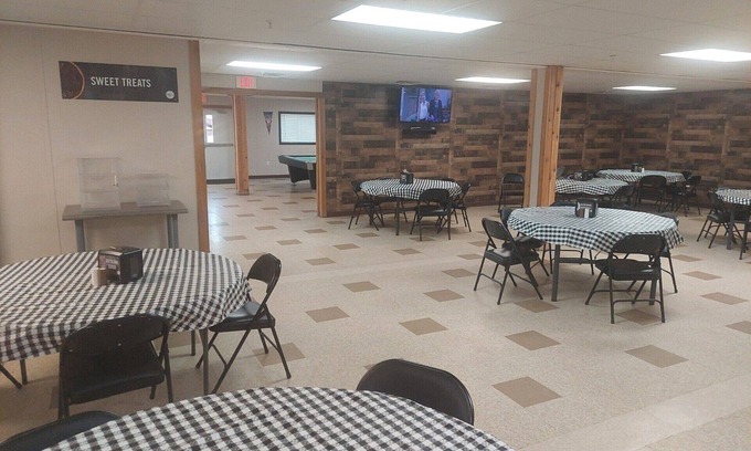 Karnes City Cabina | The Armadillo Hotel Karnes City