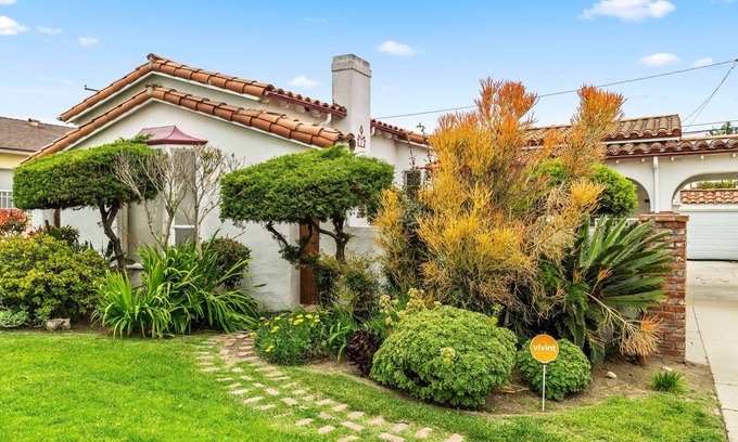 Los Angeles Casa | The Artist's House- A two-bedroom, newly remodeled Spanish Stucco in Inglewood