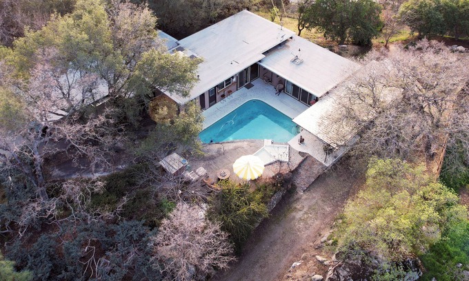 Three Rivers Casa | The Artist's Oasis : Mid-Century Gem w/ POOL + SAUNA: Voted #1 by Condé Nast
