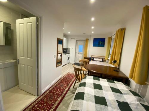 Norwich Apartamento | The as private as you prefer Annexe Twin beds only